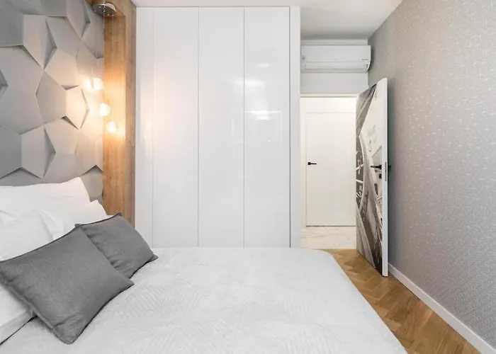 Urban - Great Location - Center - Mennica 166 *