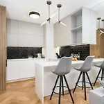 Urban - Great Location - Center - Mennica 166 Varšava