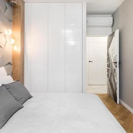 Urban - Great Location - Center - Mennica 166 *